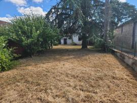 Chatain, maison de trois chambres, grange et possibilit� de g�te
