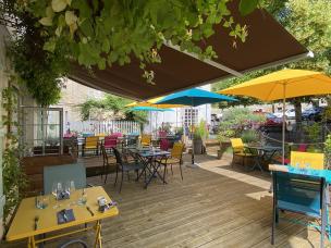 RESTAURANT avec 2 appartements
