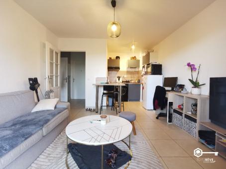 USTARITZ - T2 EN PARFAIT TAT AVEC TERRASSE ET JARDIN
