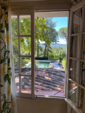 PROPRIETE DE REVE AVEC 2,5 HA DE TERRAIN
