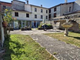 Maison T5 de 134 m� avec dependances et jardin de 739 m�
