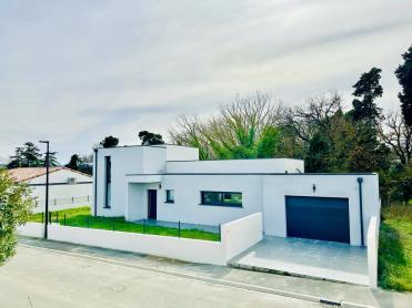 Villa contemporaine avec piscine
