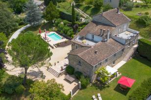  Vendre : Maison en Pierre d'Exception avec Caractre Prs de Balazuc.
