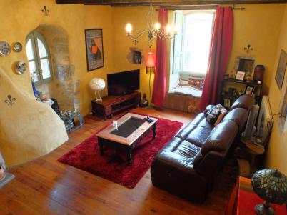 Maison de village atypique � Caylus
