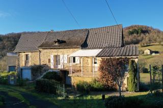 AUZITS - MAISON D'HABITATION + ANNEXE SUR TERRRAIN DE 2470m
