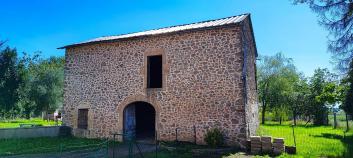 Maison en Pierres de Pays T3 avec dpendance - Les Albres 
