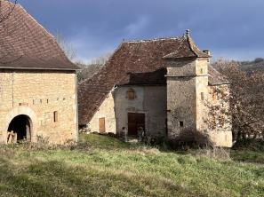 Imposant corps de ferme avec 23 ha 
