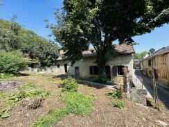 Maison individuelle a rnover entierement 09200.
