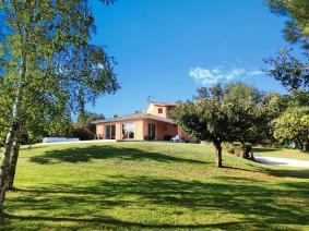 Propri�t� avec piscine et �tang priv�
