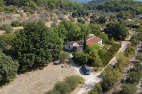 Terrain constructible 3000m2, au calme, proche Lourmarin - Grand potentiel !
