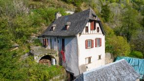 Maison de caract�re de 157 m� + garage + terrain de 3860 m�
