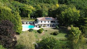 PROPRIETE avec 1,6HA
