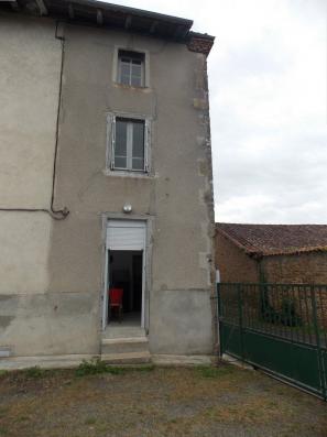 Maison 2 chambres avec garage � Rochechouart
