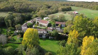 HAMEAU avec 10 habitations!
