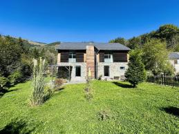 Maison d'architecte de 2015 dans le Biros 09800
