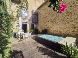 Reve Design dans des Murs Historiques, 5 Chambres, Cour, Piscine et Garage
