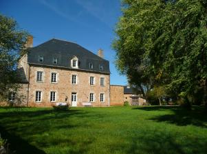 Manoir restaur� avec grande grange am�nag�e et 4 hectares de terrain.
