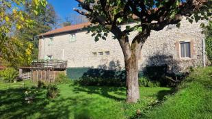 Proche de Praysac, Grande B�tisse en Pierre et d�pendance de 1887 
