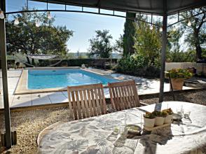 Spacieuse maison contemporaine dans un petit village du Causse
