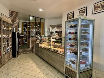 POINT CHAUD-PATISSERIE -CAVE A VINS

