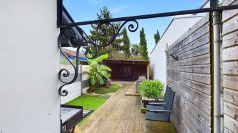 Jolie maison de ville, 3 ch. avec patio
