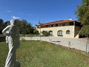 Propri�t� d'exception � Lavelanet : Maison de caract�re et garage de 228m� sur 2400m
