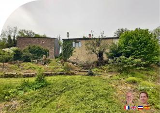 MAISONNETTE EN PIERRE TYPE T3 DE 80m� AVEC SOUS SOL DANS UN HAMEAU EN ZONE NATURELLE
