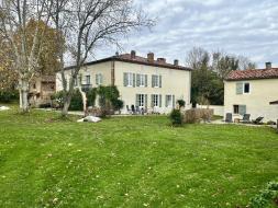 Grand domaine avec vue sur les Pyr�n�es
