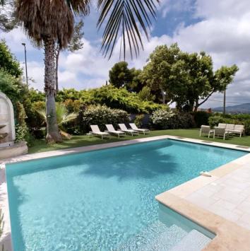 Villa vu mer,5 chambres, piscine � d�bordement
