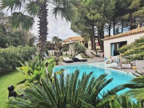 Magnifique Maison de 180 m� avec Piscine et Pool House 
