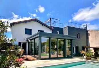 Villa contemporaine atypique avec des vues imprenables et une intimit� exceptionnelle
