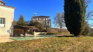 Projet familliale ou exploitation de gte possible, pour ce trs beau hameau  proximit de Roquecor