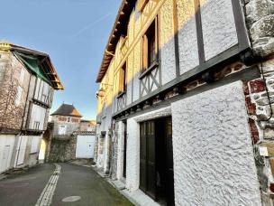 Maison avec trois chambres,
