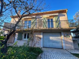 Villa avec piscine 5 chambres garage a proximite de Beziers 
