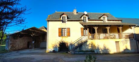  Maison de pays en pierre T4 avec dpendances
