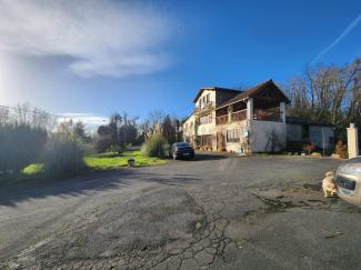 Chabanais - Maison 4 chambres avec piscine, jardin et dpendance - possibilit d'activit
