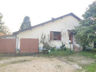 Maison en impasse  deux pas des coles et commerces. Biars sur Cre.
