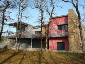 Grande maison moderne avec local commercial attenant - 5 minutes de Villefranche de Rouergue

