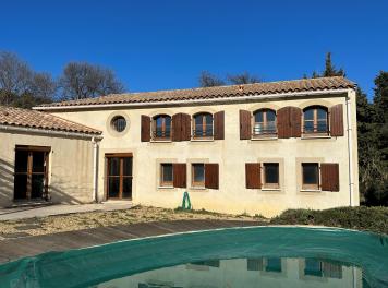 Proprit exceptionnelle avec piscine et court de tennis
