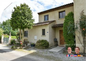 MAISON DE VILLAGE TYPE T6 AVEC PISCINE, GARAGE ET JARDIN
