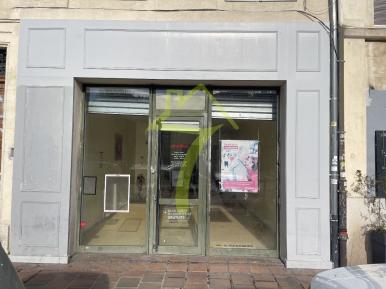 Local Professionnel - 83 m2 + Cour
