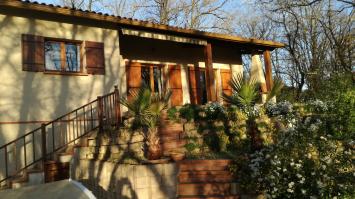 SAINT-SAUVEUR- BELLE MAISON TRADITIONNELLE de 156 m� sur SOUS-SOL SUR TERRAIN BOISE DE 2000 M�. 
