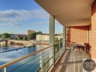 Appartement T4, 92m� avec ascenseur, terrasse et parking pour 2 voitures.
