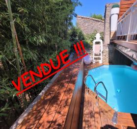 Dans gros bourg toutes commodit�s !
