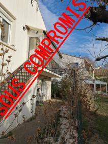 Dans gros bourg au sud de B�ziers !
