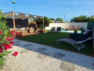 Jolie villa de Plain-Pied, 3 chambres, garage, piscine, en bon �tat.
