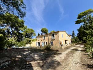 Magnifique Mas comprenant 5 chambres, nich� sur un terrain de 16800m� !
