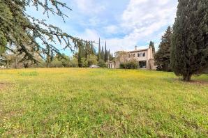 Rare ! Grande maison et terrain 6891m2 pr�s de Montpellier.
