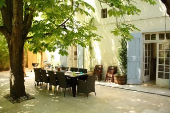 Maison du Maitre pr�s de Pezenas avec jardin et piscine.
