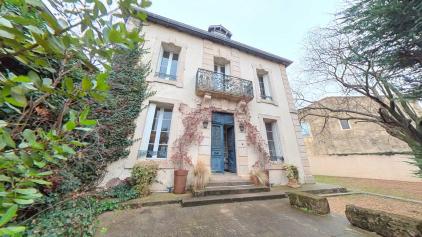 Grande maison de caract�re avec grange � r�nover pr�s de Pezenas
